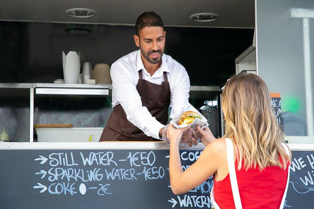 Coupure de service en restauration rapide et prime conventionnelle